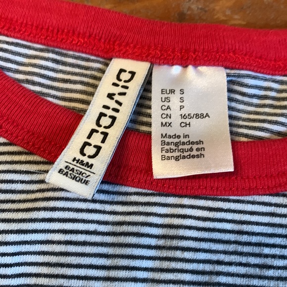 2/$20🍁 H&M DIVIDED - Pin Striped T-Shirt - Picture 4 of 4